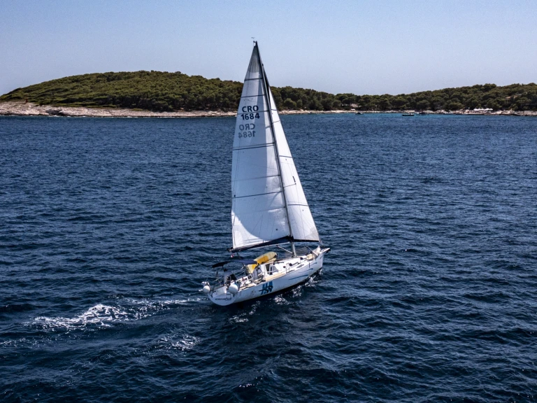 Val Val 35 te huur van particulier of professional in Hvar