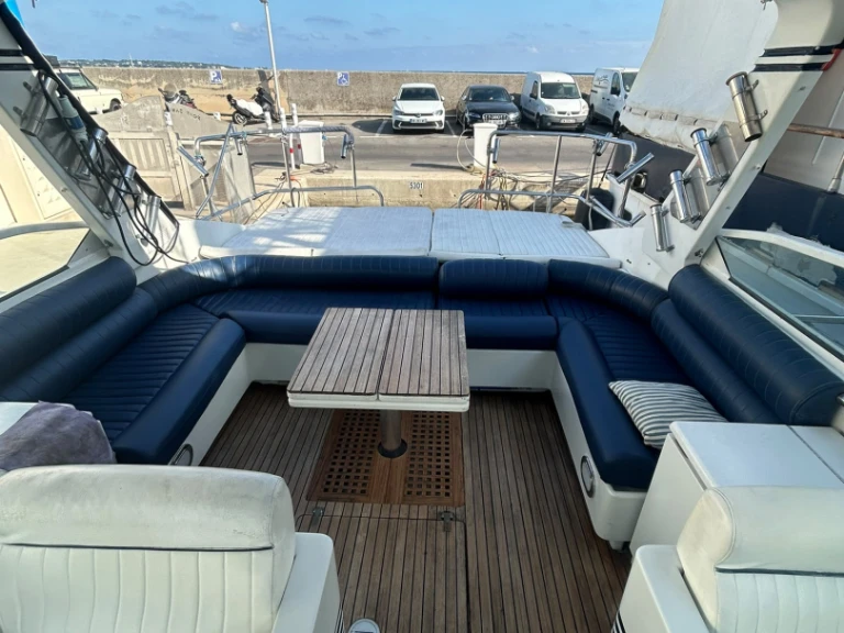 Huur een Pershing Pershing 40 in Golfe-Juan