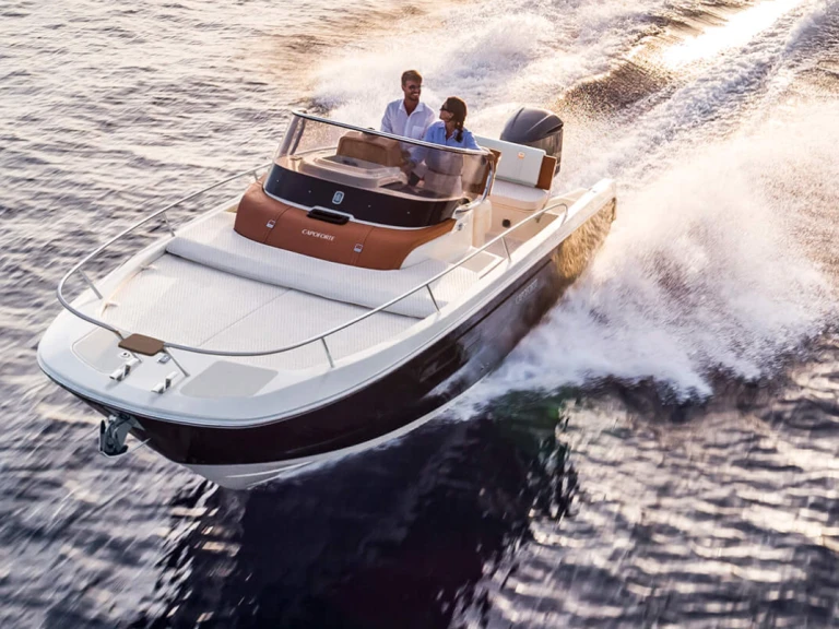 Verhuur Motorboot Invictus  met vaarbewijs