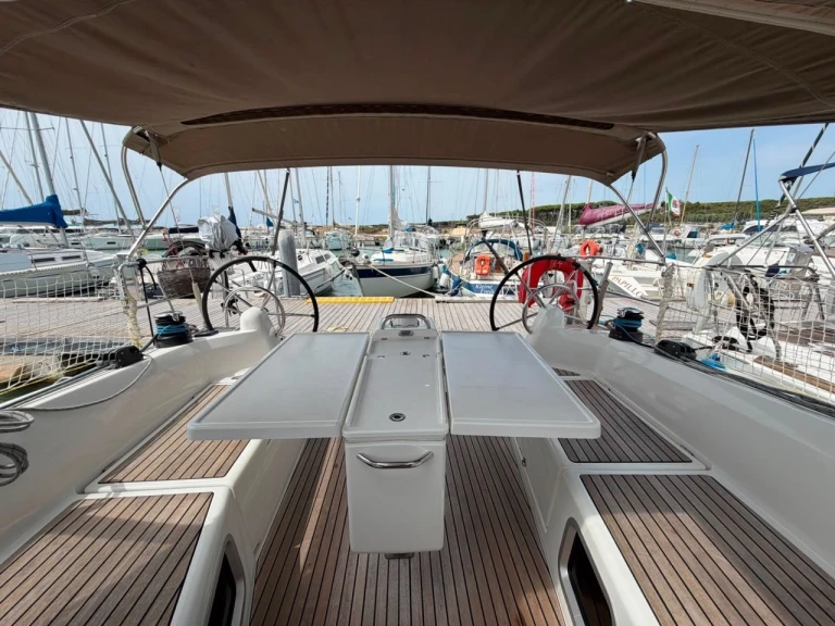 Huur een Jeanneau Sun Odyssey 410 in Cecina