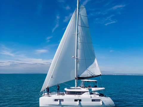 Catamaran te huur in Ajaccio voor de beste prijs