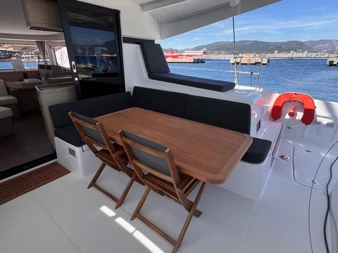Bootverhuur Lagoon Lagoon 42 in Ajaccio via SamBoat