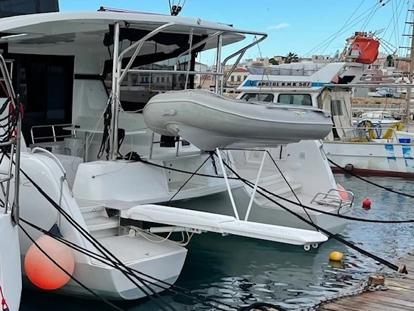 Verhuur Catamaran Lagoon met vaarbewijs
