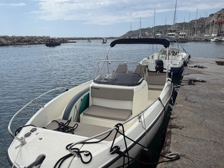 Bootverhuur Marseille goedkoop Activ 605 Open