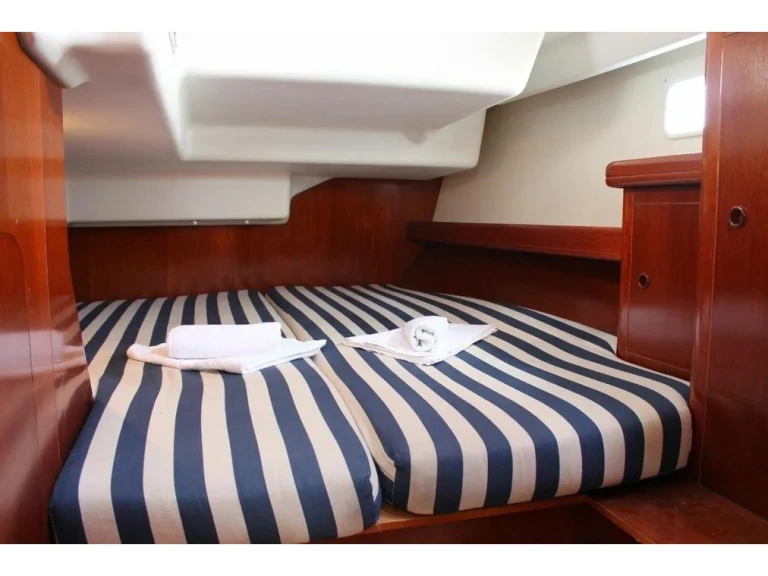 Bootverhuur Bénéteau Oceanis 473 in Gouviá via SamBoat