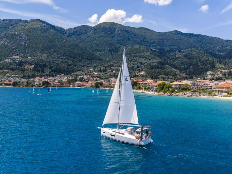 Verhuur Zeilboot in Gouviá - Bénéteau Oceanis 37.1