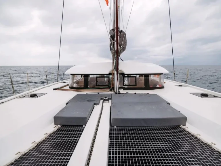 Verhuur Catamaran in Gouviá - Excess Excess 11