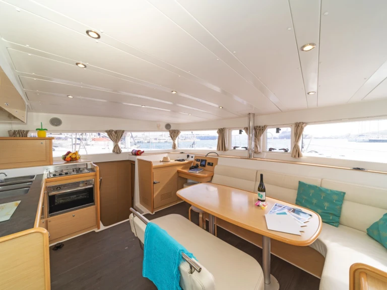 Catamaran te huur in Gouviá voor de beste prijs