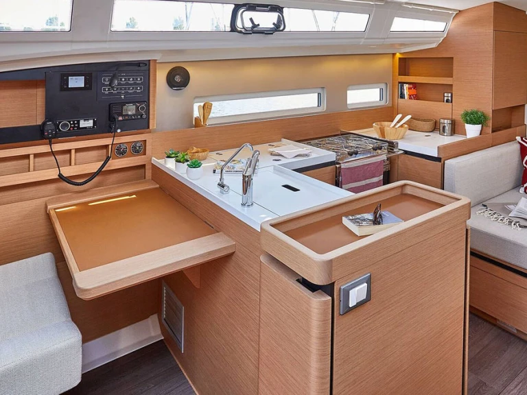 Verhuur Zeilboot in Gouviá - Jeanneau Sun Odyssey 410