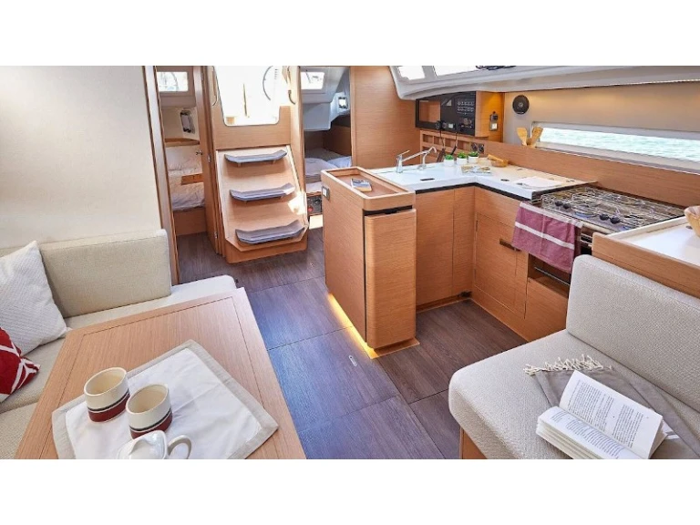 Bootverhuur Jeanneau Sun Odyssey 410 in Gouviá via SamBoat