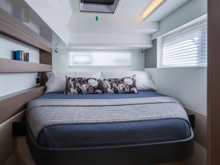 Catamaran te huur in Piraeus voor de beste prijs