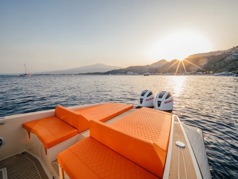 Huur Motorboot met of zonder schipper LILIBAEUM YACHT in Taormina