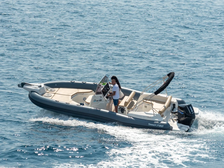 Bootverhuur Pirelli 880 L Edition in Trogir via SamBoat