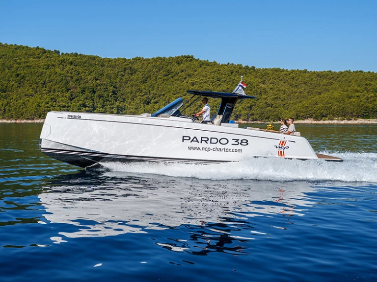 Motorboot te huur in Šibenik voor de beste prijs