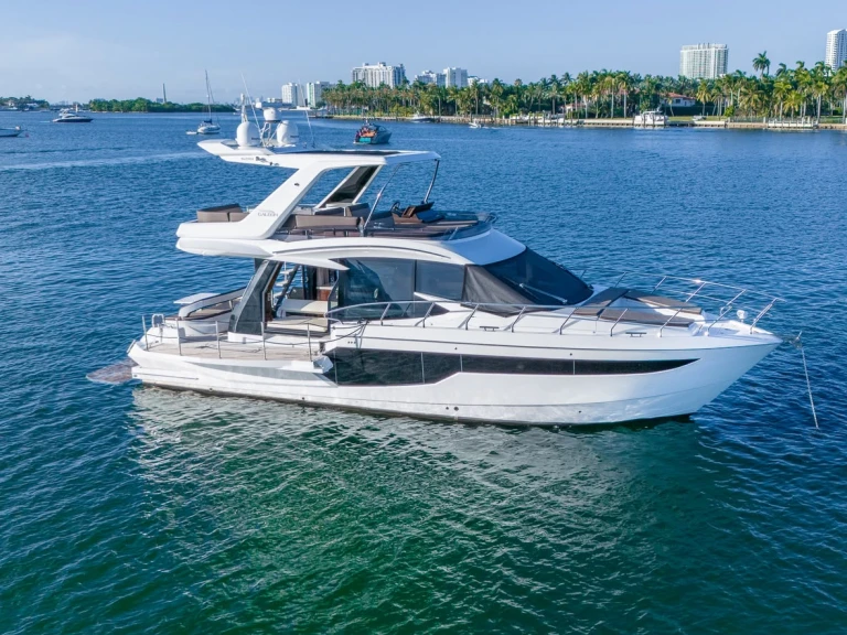 Huur een Monterey 27 in Miami Beach