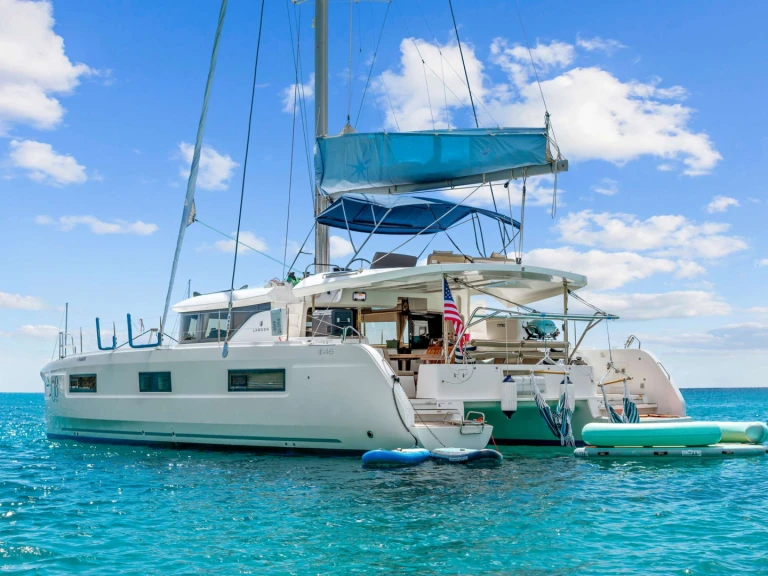 Bootverhuur Lagoon OCEANS 8 in Saint Thomas Island via SamBoat