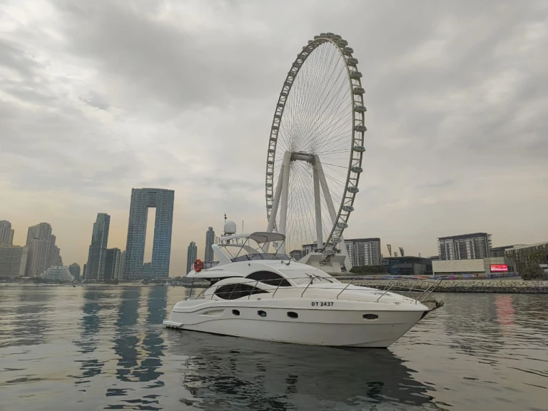 Motorboot te huur in Dubai Marina voor de beste prijs