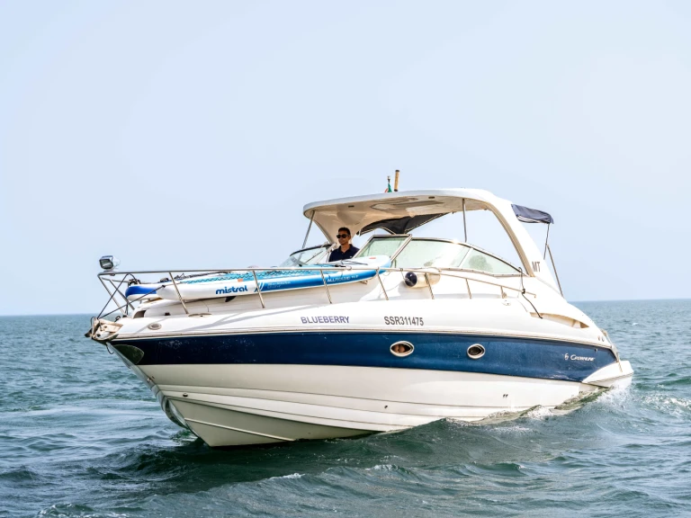 Huur een Crownline Crownline 340 CR in Lagos