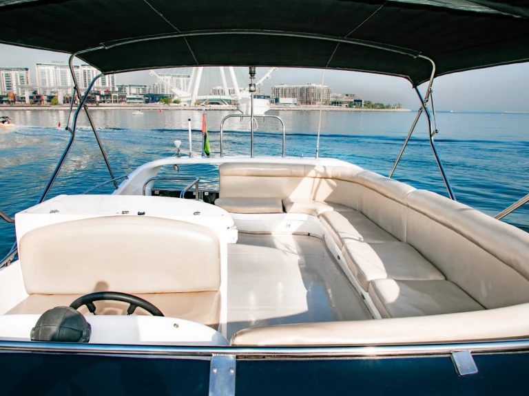 Motorboot te huur in Dubai Marina voor de beste prijs