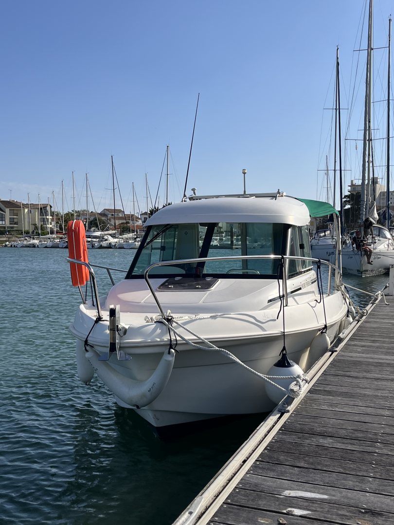 Verhuur Motorboot Jeanneau met vaarbewijs