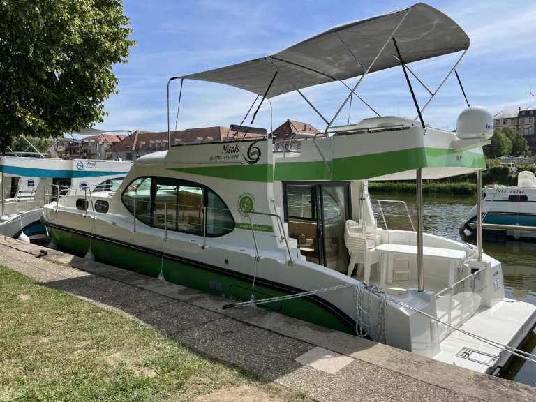 Huur een Nicols Yacht Nicols Quattro Fly C Green in Saverne