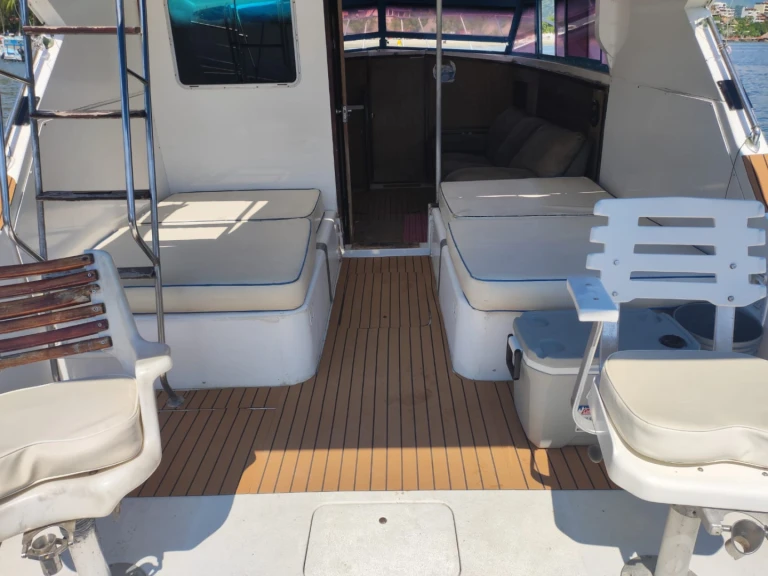 Verhuur Motorboot Bertram met vaarbewijs