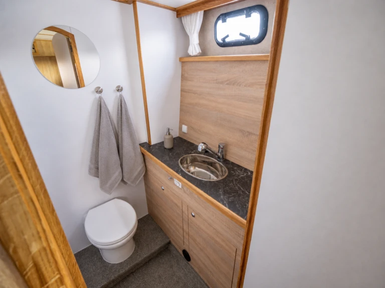 Bootverhuur Vacance 1300 in Waren (Müritz) via SamBoat