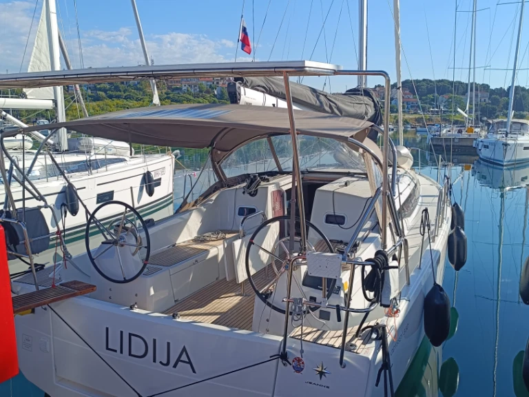 Bootverhuur Pula goedkoop Sun Odyssey 380