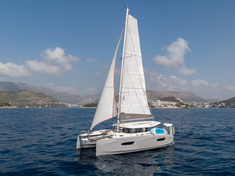 Verhuur Catamaran Excess met vaarbewijs