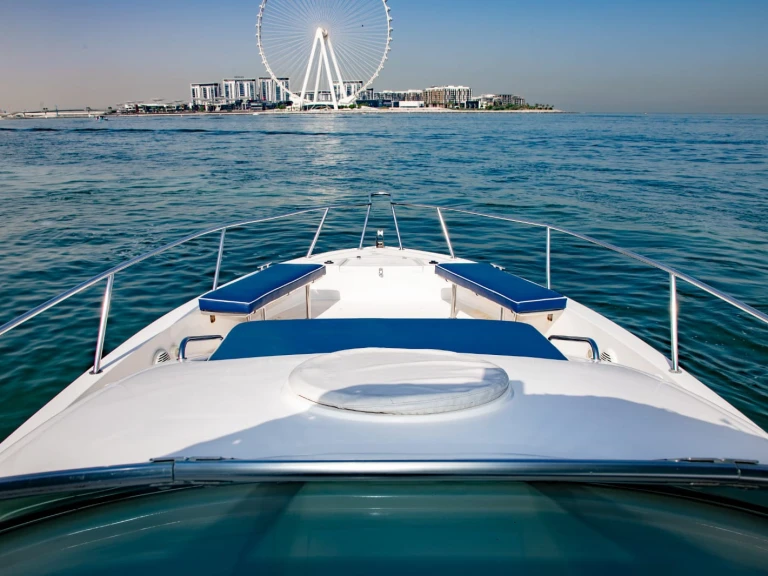 Huur Motorboot met of zonder schipper Custom Made in Dubai Marina