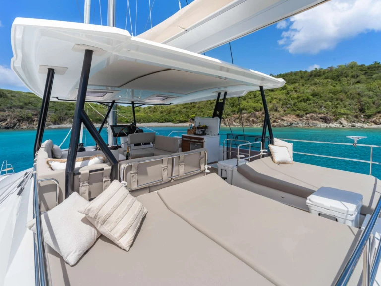 Huur een Fountaine Pajot PLUS 10 in Saint Thomas Island