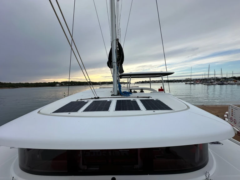 Verhuur Catamaran Lagoon met vaarbewijs