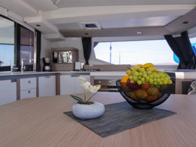 Bootverhuur Sámi goedkoop Fountaine Pajot 47 TANNA LUX (GEN,AC,WATERMAKER)