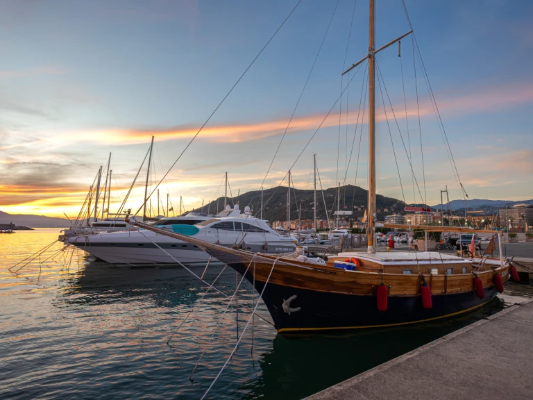 Huur een SIMEONI GOLETTA 15 MT in Portofino Vetta