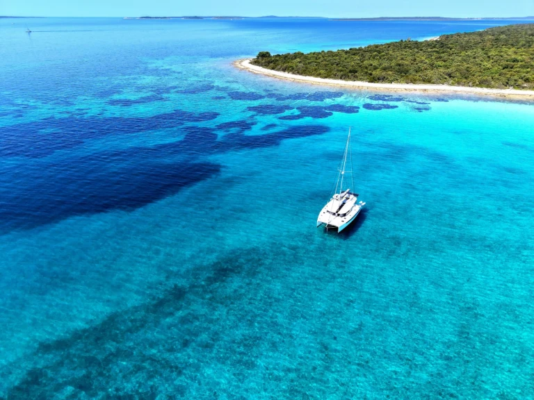 Verhuur Catamaran Leopard Catamarans / Robertson & Caine met vaarbewijs