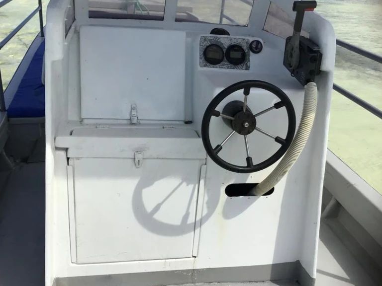Verhuur Motorboot in Pwani Mchangani - Chris Craft Calypso 26 Chris Craft Calypso 26