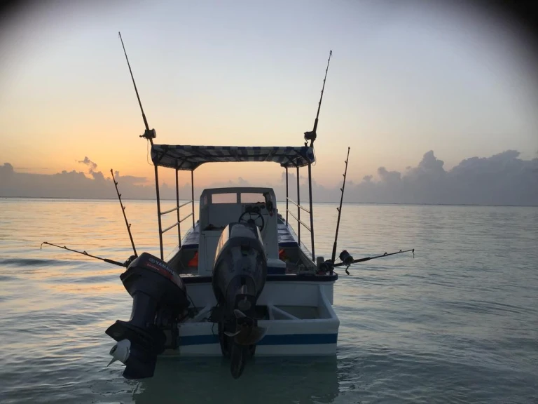 Jachthuur in Pwani Mchangani - Chris Craft Calypso 26 Chris Craft Calypso 26 via SamBoat