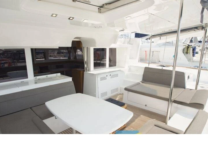Verhuur Catamaran Lagoon met vaarbewijs