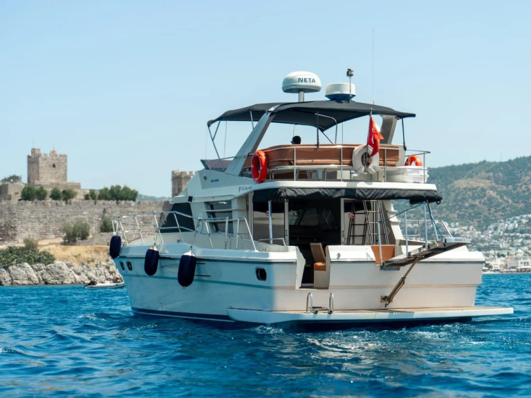 Verhuur Motorboot Fairline met vaarbewijs