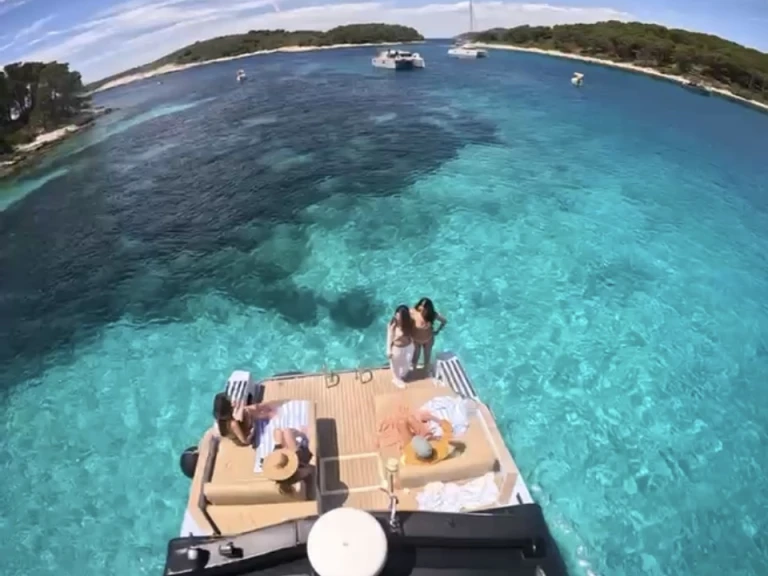 Bootverhuur Sea Ray Sea Ray 390 in Hvar via SamBoat