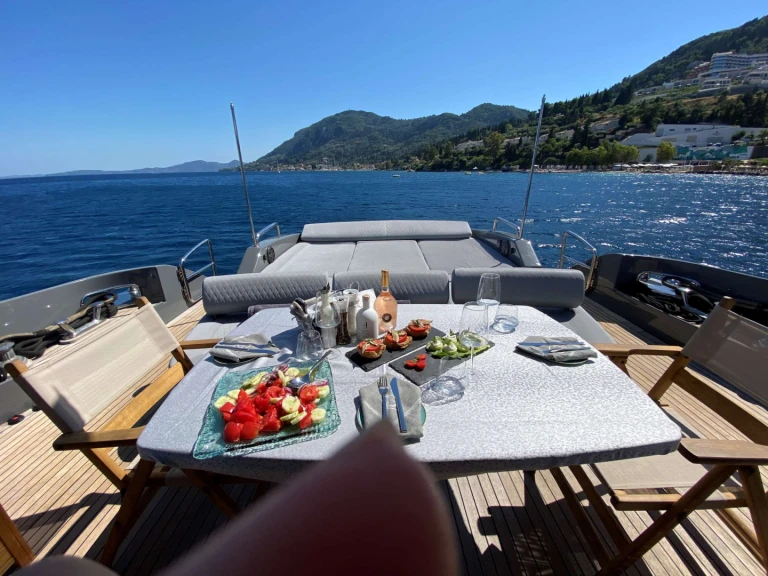 Azimut SUPER TOY te huur van particulier of professional in Korfoe
