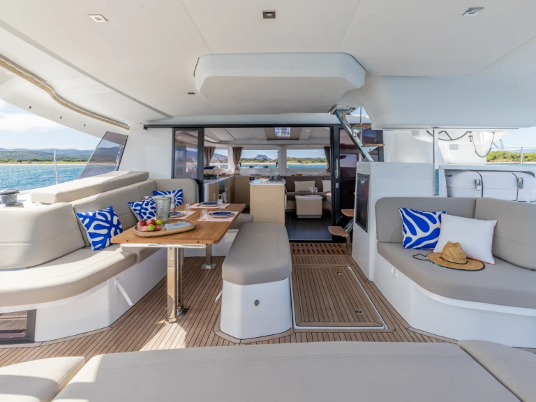 Verhuur Catamaran Fountaine Pajot met vaarbewijs
