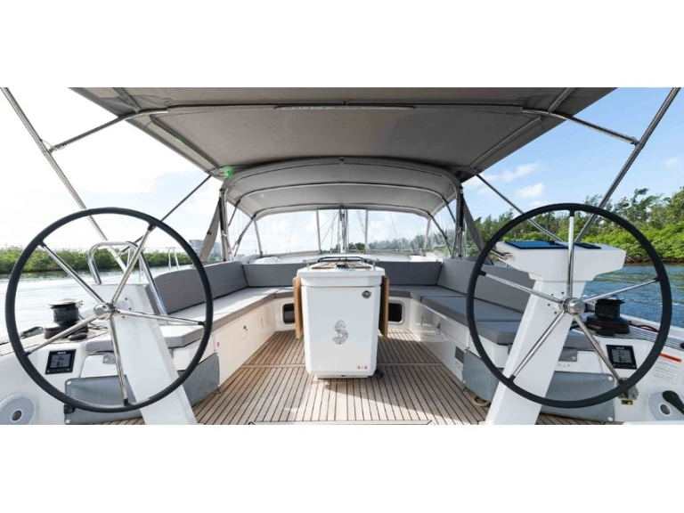Huur een Bénéteau Oceanis 51.1 in Nikiána