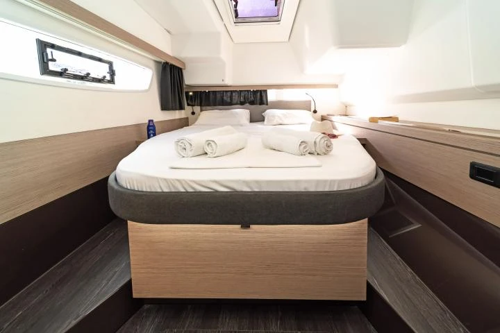 Fountaine Pajot Lucia 40 te huur van particulier of professional in Villefranche-sur-Mer