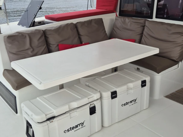 Verhuur Catamaran in Villefranche-sur-Mer - Fountaine Pajot Lucia 40