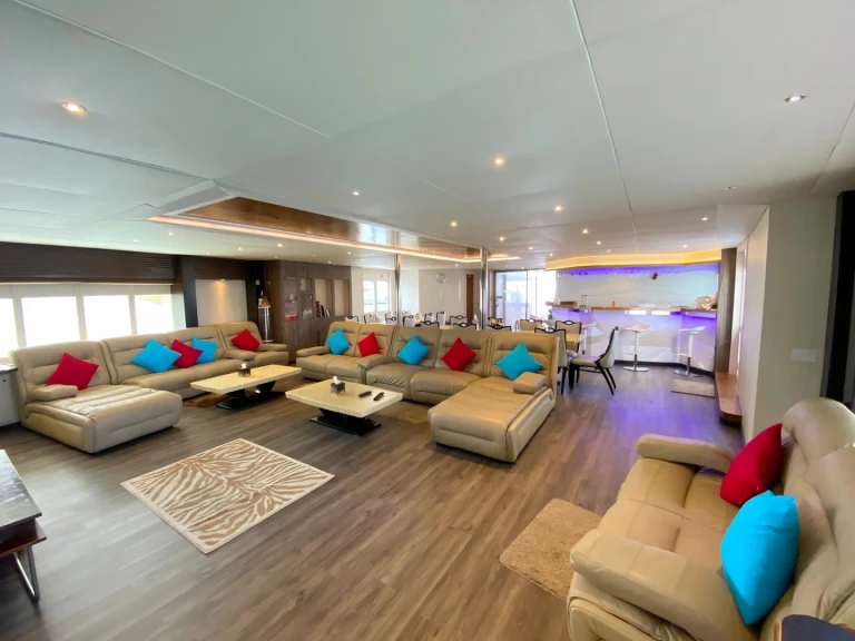 Honors Legacy Custom made te huur van particulier of professional in Maale