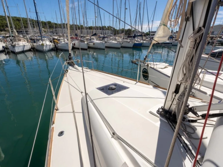 Jeanneau Sun Odyssey 389 (2019)  Jeanneau Sun Odyssey 389 (2019)  te huur van particulier of professional in Marseille
