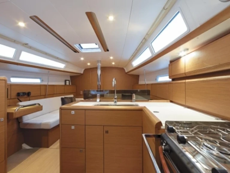 Bootverhuur Marseille goedkoop Jeanneau Sun Odyssey 389 (2019) 