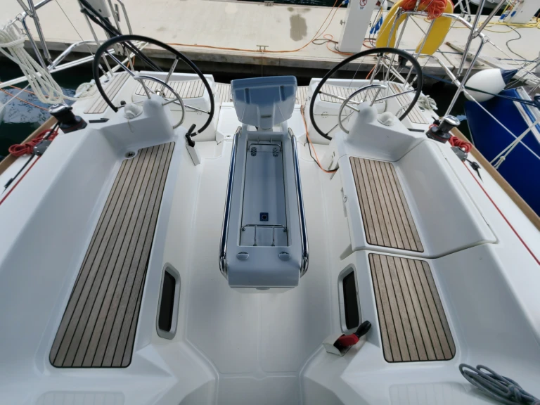 Bootverhuur Jeanneau Sun Odyssey 389 in Punat via SamBoat