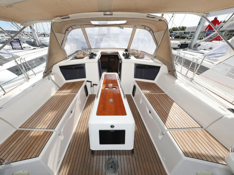 Huur een Dufour Dufour 430 Grand Large in Trogir
